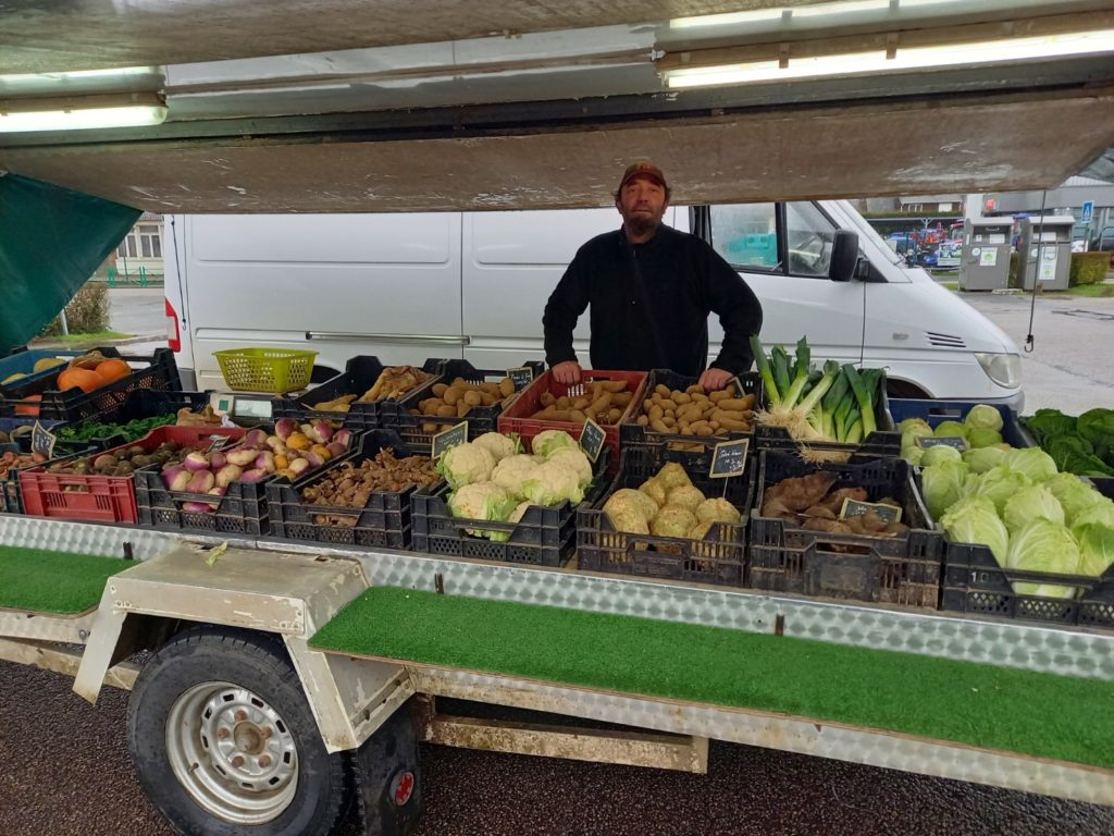 Photo maraîcher marché de Boos