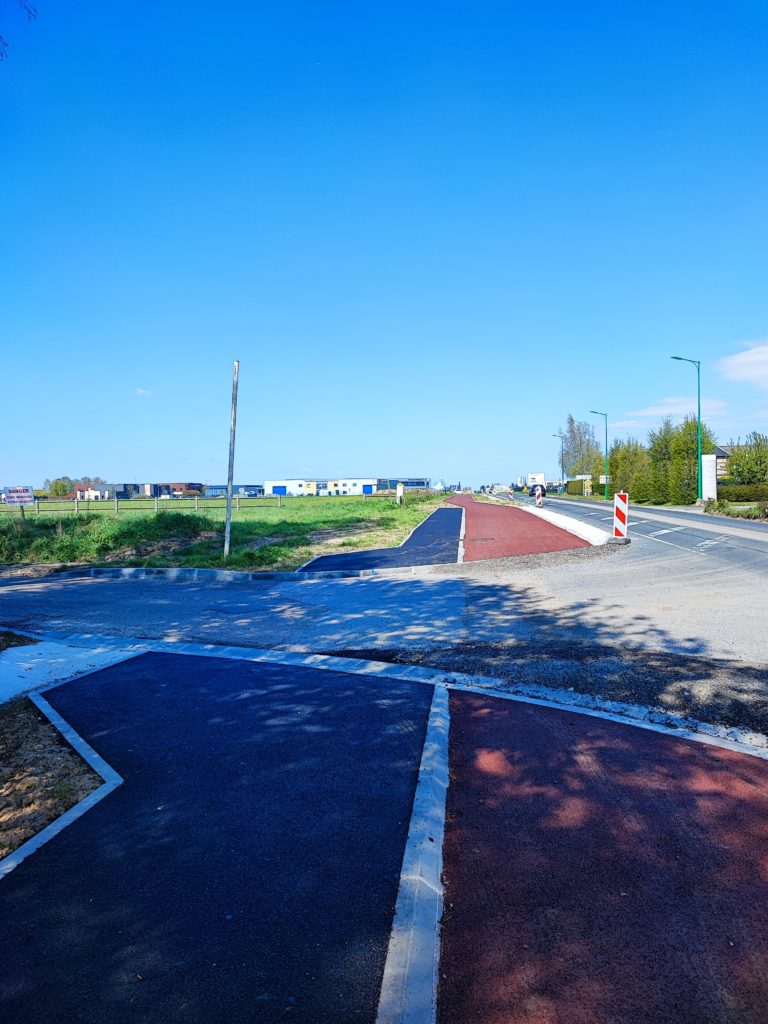 Trottoir et piste cyclable